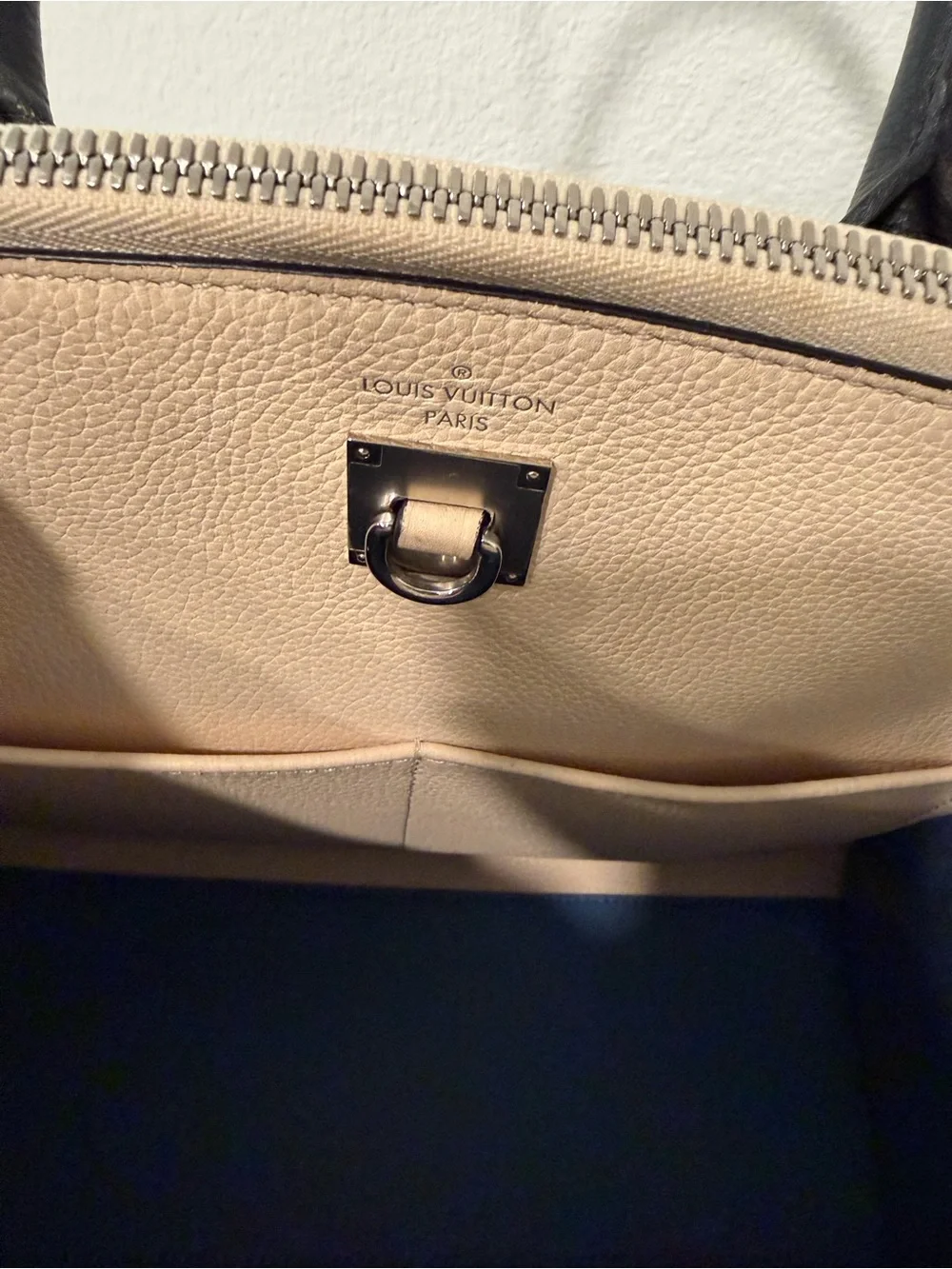 Louis Vuitton City steamer leather handbag in blue - Picture 9 of 14